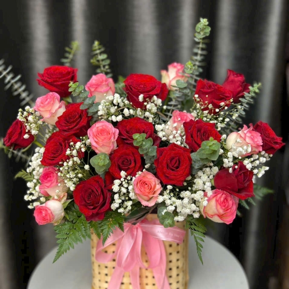Lẵng 15 Bông Hồng Đỏ & 15 Bông Hồng Hỷ